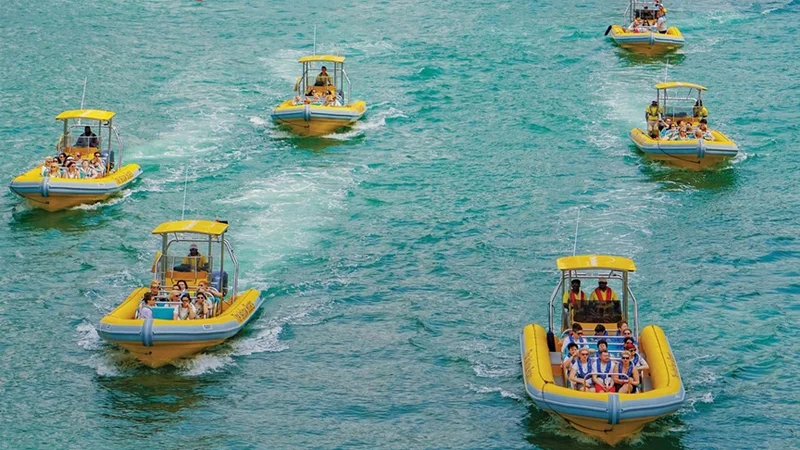 yellow boats dubai 2